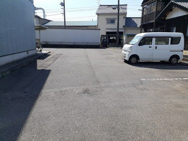 グリーンパレスⅡの駐車場