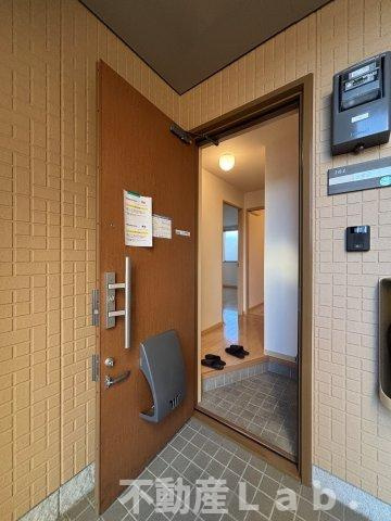 メロディのエントランス|※同一建物別号室のお写真です。