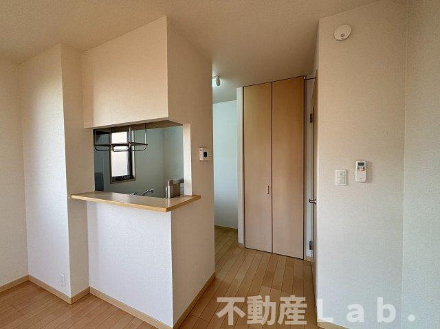 メロディのセキュリティ|※同一建物別号室のお写真です。妻側の窓はありません。