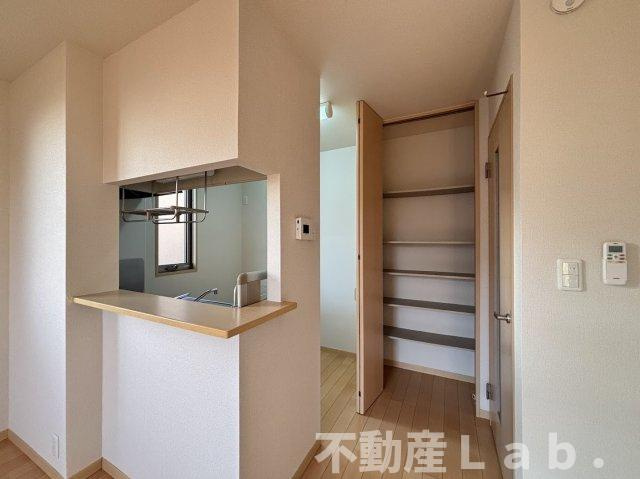 メロディの内装|※同一建物別号室のお写真です。妻側の窓はありません。
