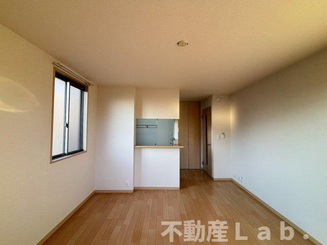 メロディの内装|※同一建物別号室のお写真です。妻側の窓はありません。