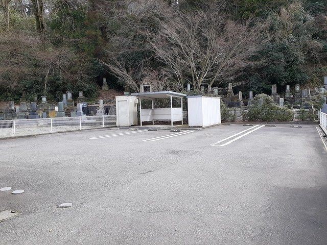 イースト．ウィングの駐車場