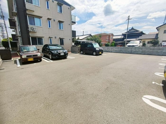 D-room Advanceの駐車場