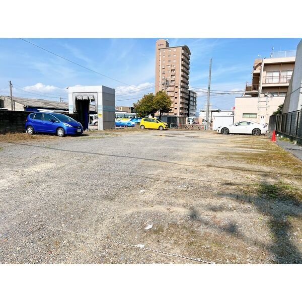 アメジスト・セラの駐車場