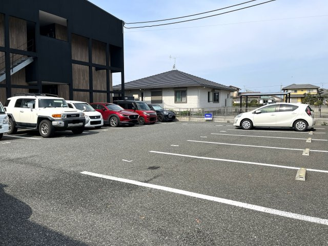 ブランノワールⅡの駐車場