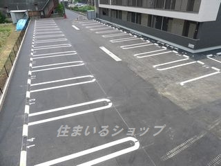 ヴィラジャローネ　デ　ケーヴⅠの駐車場
