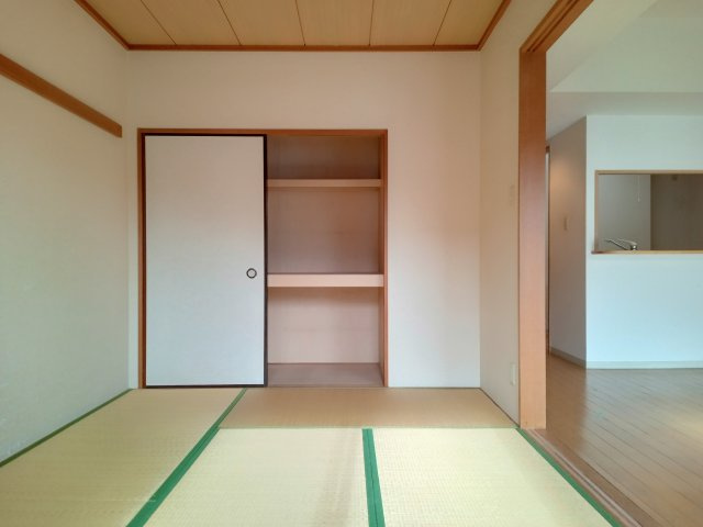 川崎市麻生区黒川の賃貸マンションの和室