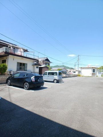 ブリーゼＡの駐車場