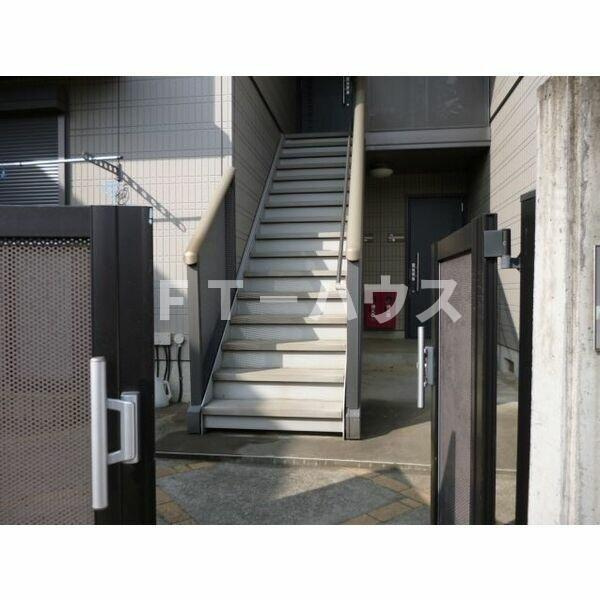 アイネス　スクエアのエントランス