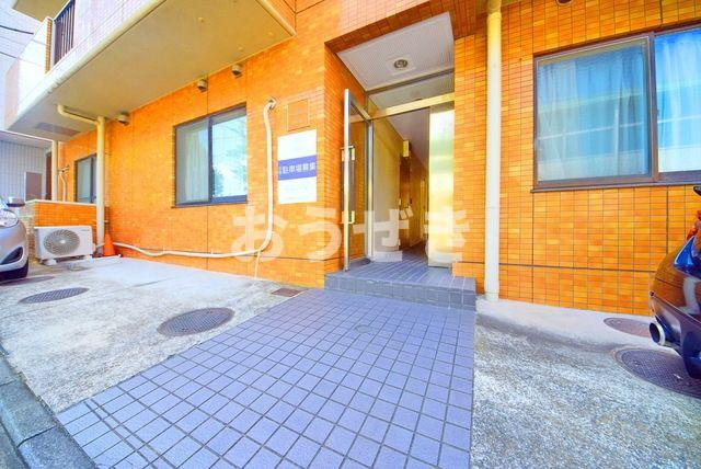 ファインクレスト伊勢町のエントランス