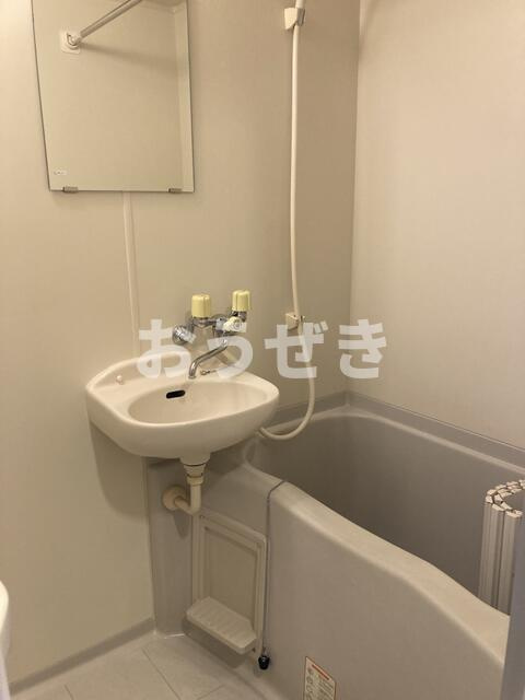 ファインクレスト伊勢町の浴室