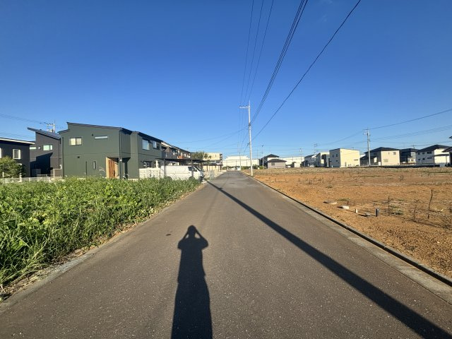 【前面道路含む現地写真】 | つくば市上河原崎・中西地区　売地　99坪 | 前面道路は6ｍ道路の為、駐車らくらく！