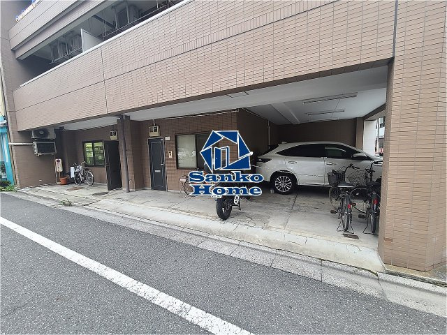 峰マンションの駐車場