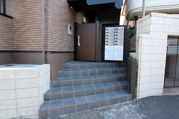 グランクオール江古田のエントランス