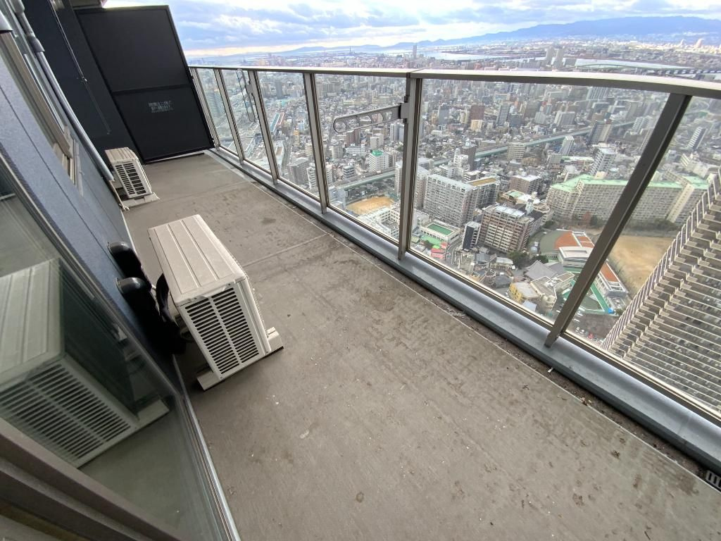 大阪市北区中之島６丁目の中古マンションのバルコニー