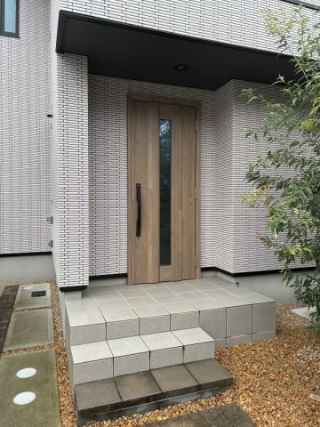 田柄三丁目貸家の玄関|ゆったりとした玄関です