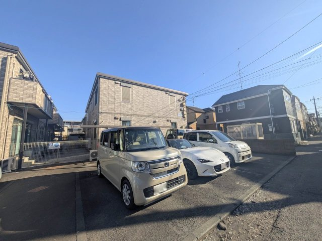 エスティアⅣの駐車場