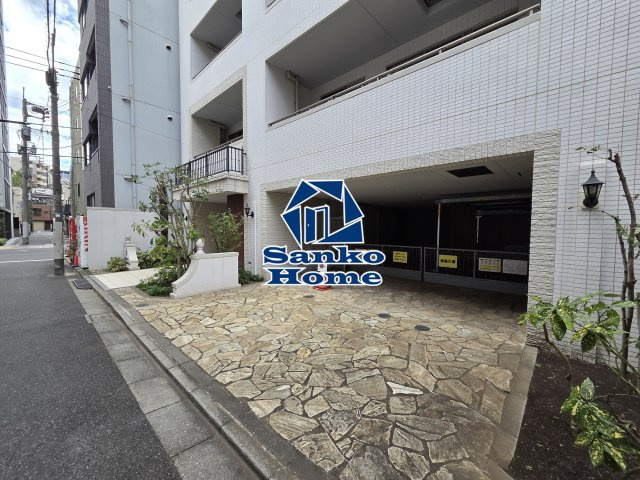 ソルフィエスタ御徒町ベレッツァの駐車場