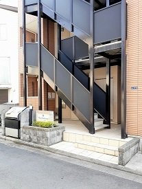 Ｔフラッツ富久町のエントランス