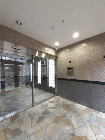プラティーク六町のエントランス