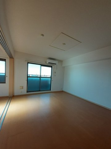 プラティーク六町の居間・リビング
