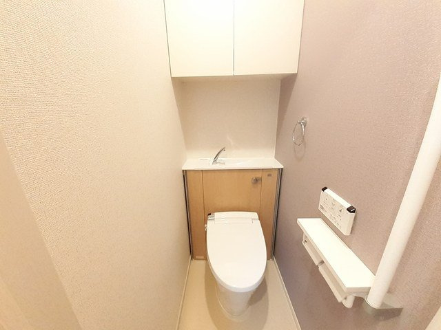 サイド　ライス　フィールドⅡのトイレ|落ち着いた色調のトイレです