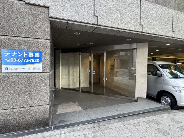 赤坂三基ビルのエントランス