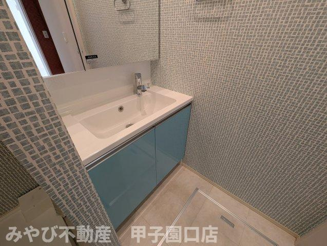 SOLEADO鳴尾の洗面所