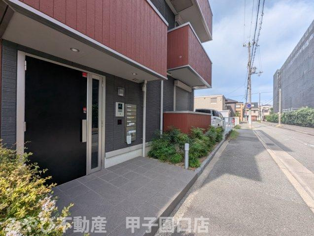 SOLEADO鳴尾のエントランス