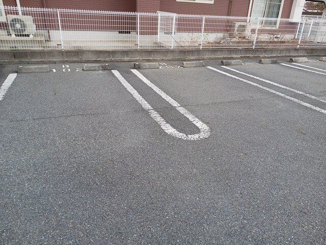 グレイスフルフィールドⅥの駐車場