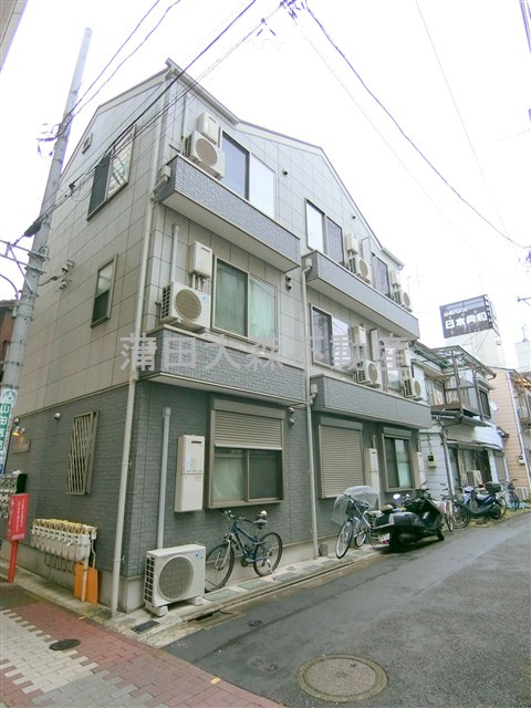 スカイ・ユース羽田の外観|外観　2015年11月築　木造3階建て総戸数9戸オートロック付バストイレ別の賃貸アパート　東京都大田区羽田3丁目　京急空港線穴守稲荷駅、大鳥居駅利用可！