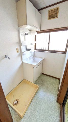 岡山市南区東畦の一戸建ての洗面所
