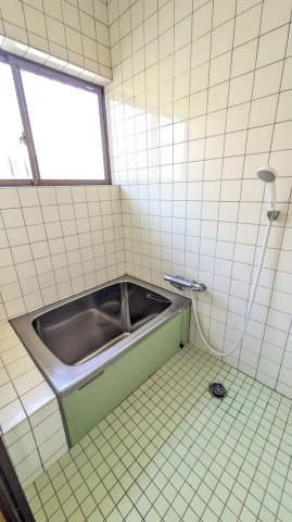 岡山市南区東畦の一戸建ての浴室