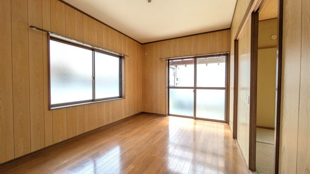 岡山市南区東畦の一戸建ての洋室