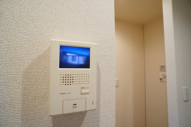 Cube　Ａの設備|モニター付きインターホンで来訪者の確認ができます