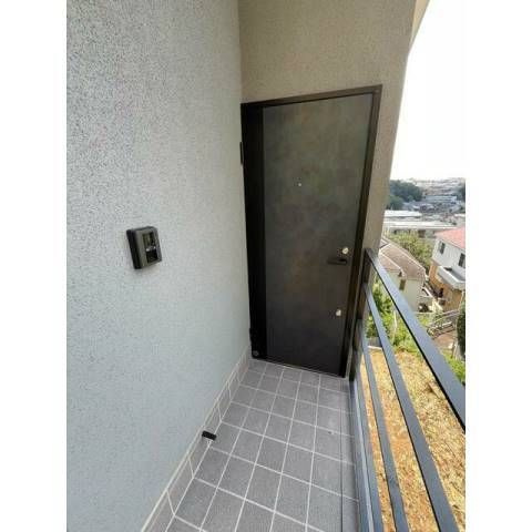 ノイエ西生田の玄関