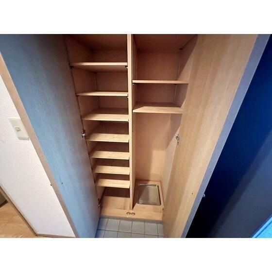 フラット大観の玄関