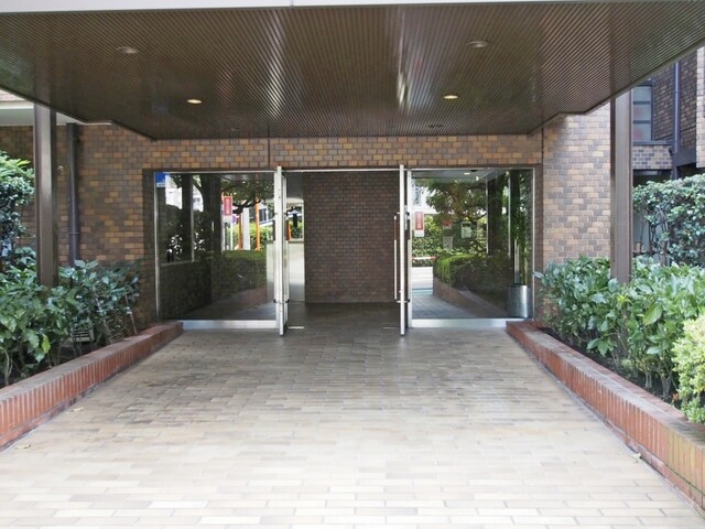 新神楽坂ハウスのエントランス|新神楽坂ハウス：「飯田橋」駅徒歩８分！