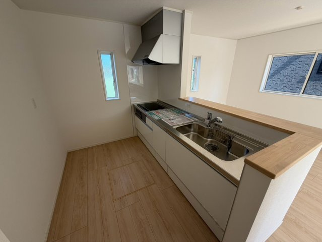 坂出市加茂町　田園風景と山の景色がきれいな新築戸建　４LDKのキッチン