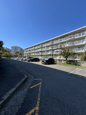 横尾２団地８２号棟の駐車場