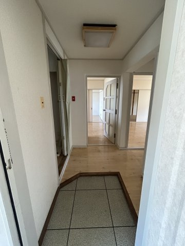 横尾２団地８２号棟の玄関