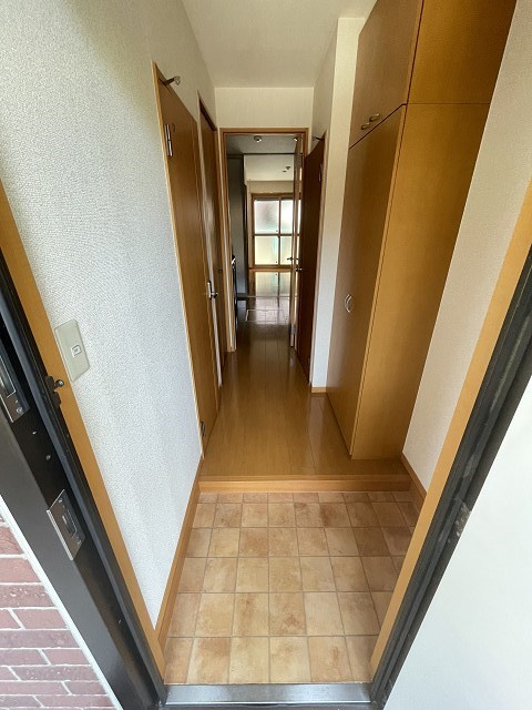 メゾン高松Ⅴ A棟の玄関