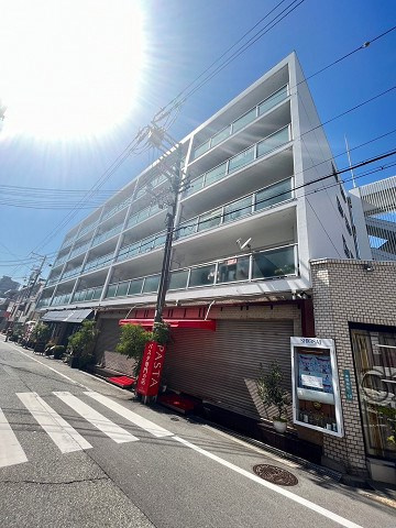 西宮公同教会総合ビルの外観