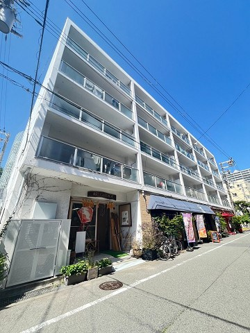 西宮公同教会総合ビルの外観