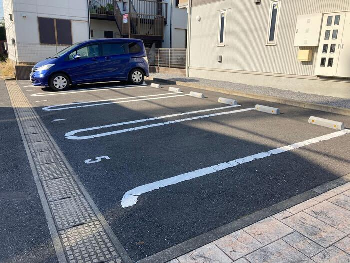 コスモスの駐車場