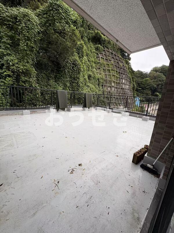 根岸森林公園ダイヤモンドマンションの庭