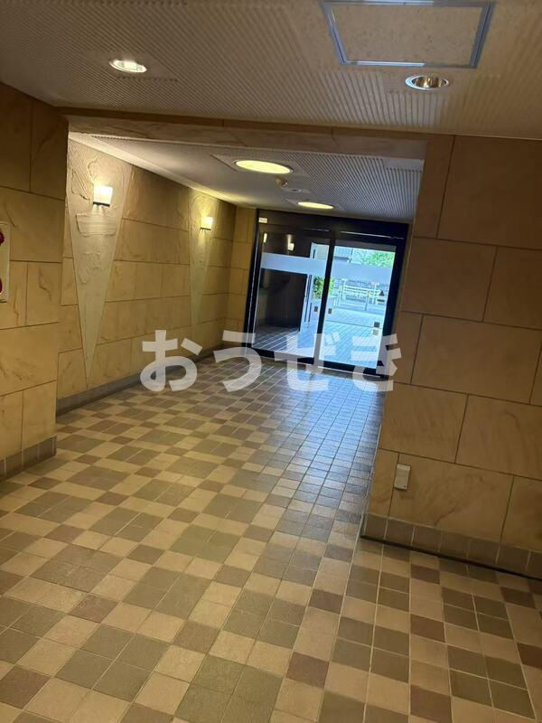 根岸森林公園ダイヤモンドマンションのロビー
