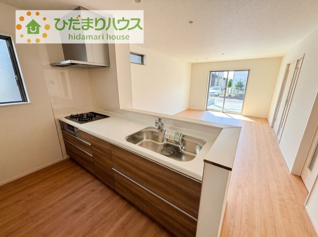 【キッチン】 | つくばみらい市富士見ヶ丘３丁目26番　新築戸建　B号棟 | 料理をしながらでも、ご家族との会話を楽しめる対面式キッチン♪