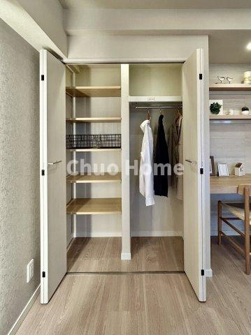 小松川パークマンション弐号棟の防犯設備|【防犯カメラ】何かあった時の大事な証拠になることももちろんなりますが、防犯というくらいですので大事なのは防犯カメラがあることによって抑止力につながることですよね。
