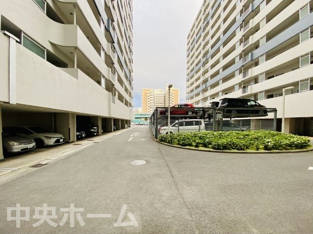 小松川パークマンション弐号棟の駐車場|【敷地内駐車場】最新の空き状況や費用などの詳細は担当スタッフまでお問い合わせください。